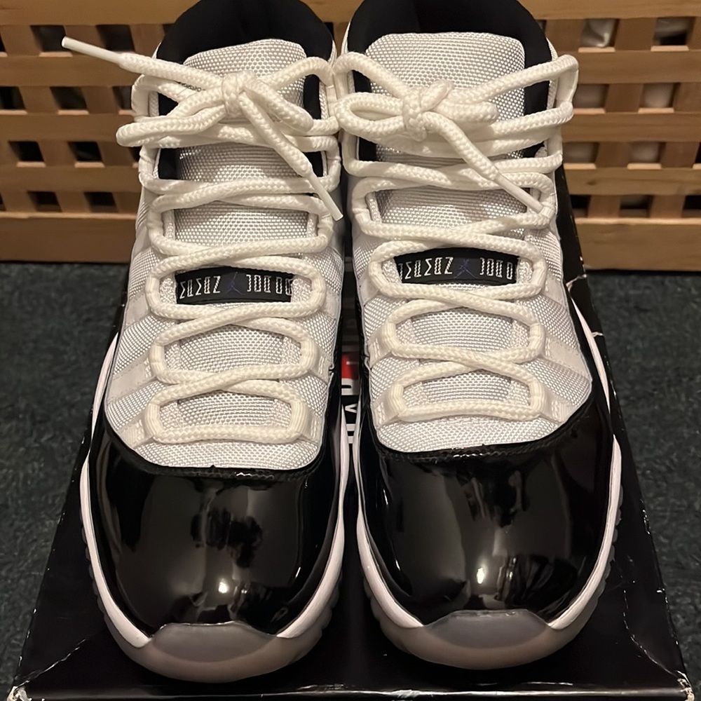 Air Jordan 11 Retro size 9
